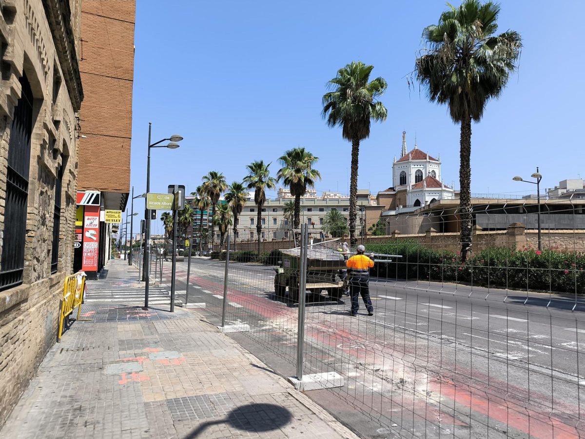 Trabajos de renaturalización en la avenida Pérez Galdós
