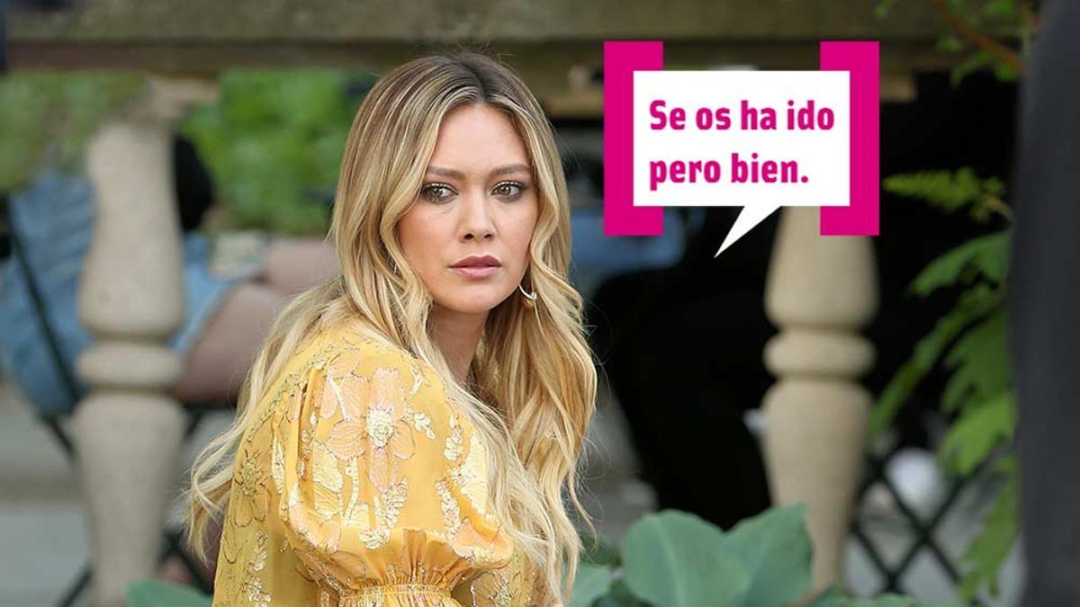 Hilary Duff con gesto serio y bocadillo cuore