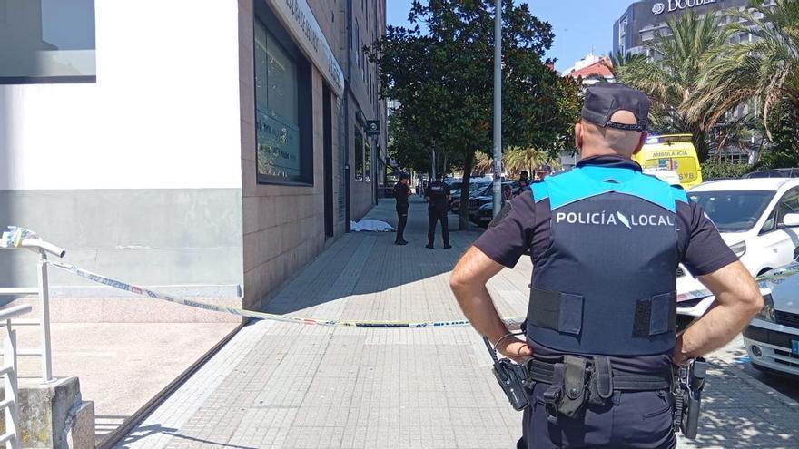 Un hombre fallece al caer desde la ventana de un tercer piso en la calle Zalaeta de A Coruña