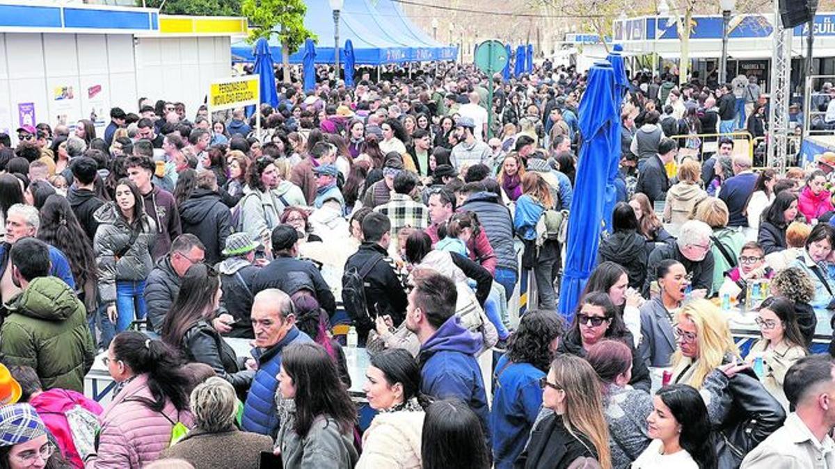 Como en ediciones anteriores, los precios se mantienen accesibles: tapas por 5 euros, cerveza o refresco por 2,5 euros, y el combo de tapa y bebida, por tan solo 6 euros.