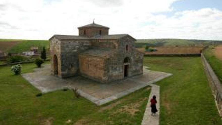 El templo de San Pedro de la Nave, en El Campillo, Zamora.