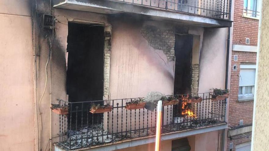 Els veïns desallotjats per l&#039;incendi a un bloc de Sallent segueixen sense poder tornar a casa