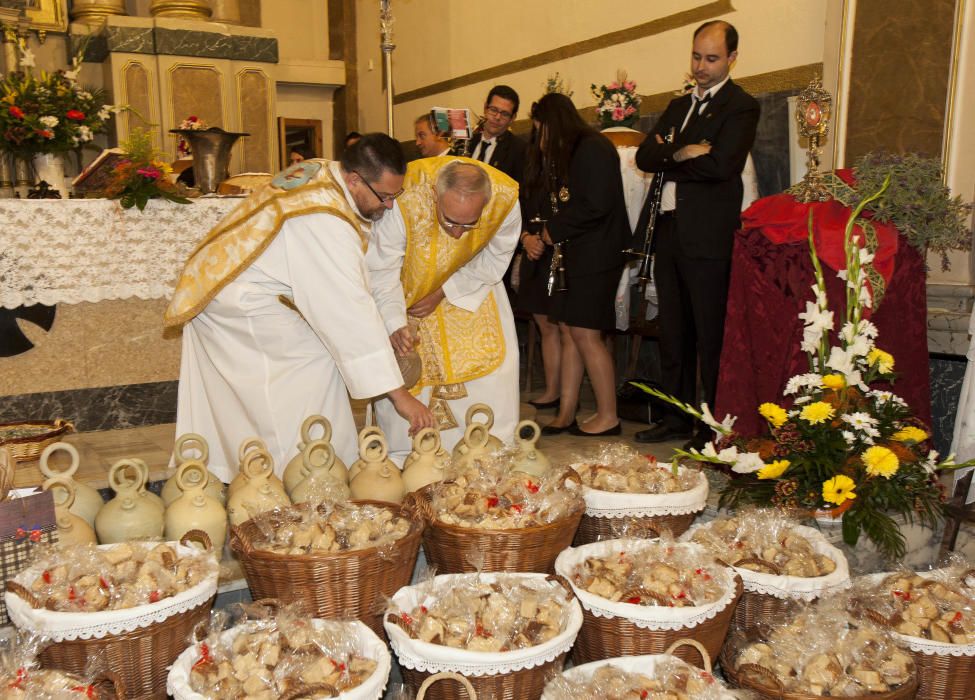 Tradición del Pa Beneït de La Torre de les Maçanes