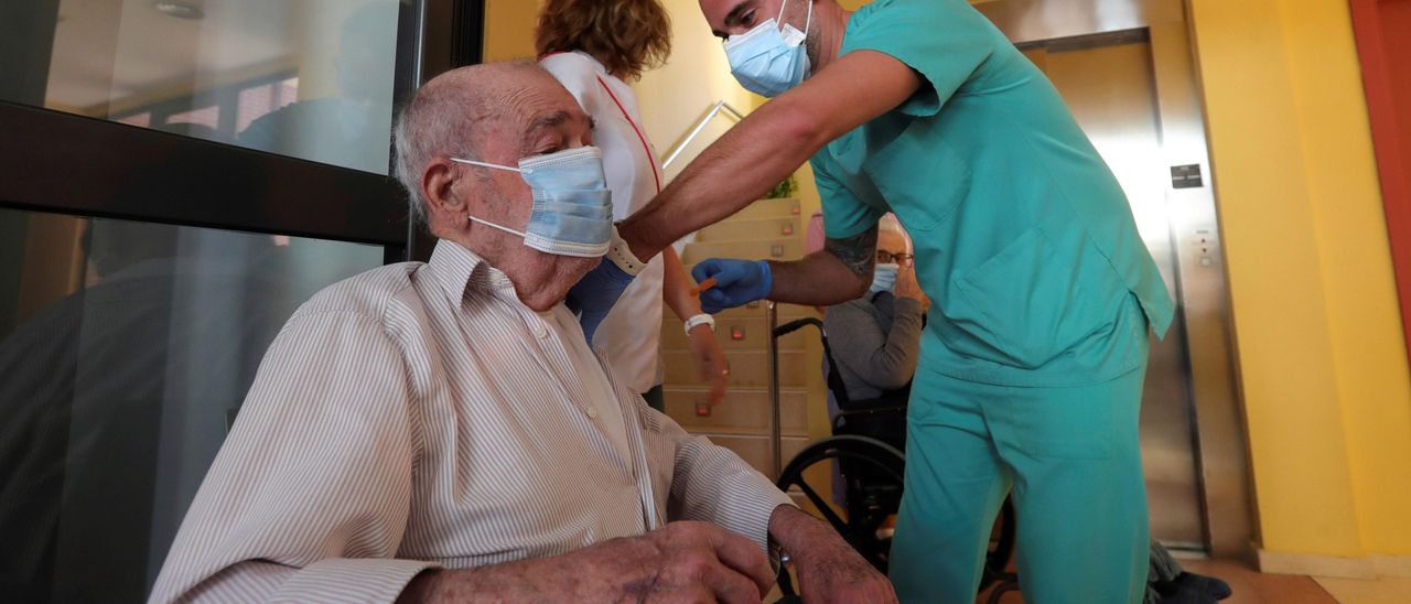 Arranca la vacunación de la cuarta dosis covid en las residencias de mayores