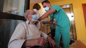 Els pacients amb covid persistent poden mostrar signes de malaltia autoimmune un any després de la infecció