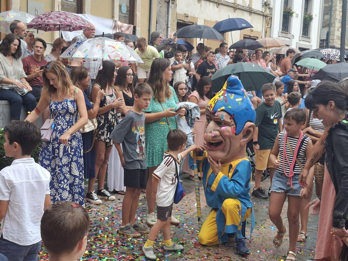 En imágenes: Así fue el chupinazo de las fiestas de Nuestra Señora de la Barca y San Roque En imágenes: Así fue el chupinazo de las fiestas de Nuestra Señora de la Barca y San Roque