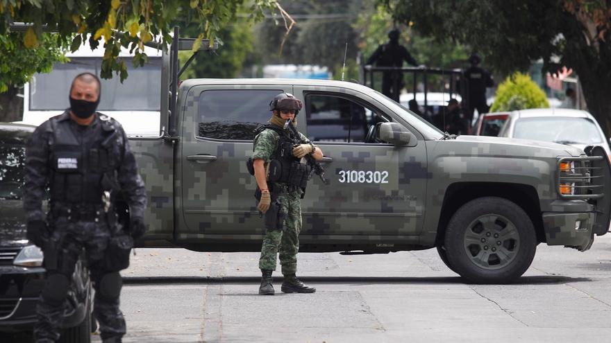 Los cárteles mexicanos reclutan cada vez a más mujeres para pasar desapercibidos ante la policía