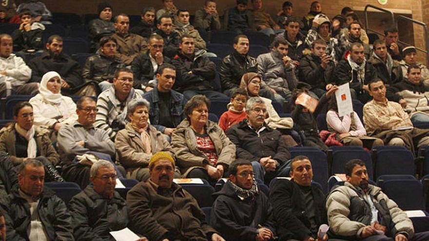 Musulmans i no musulmans es van trobar ahir al Teatre de Salt per conèixer el significat de la festa del xai.