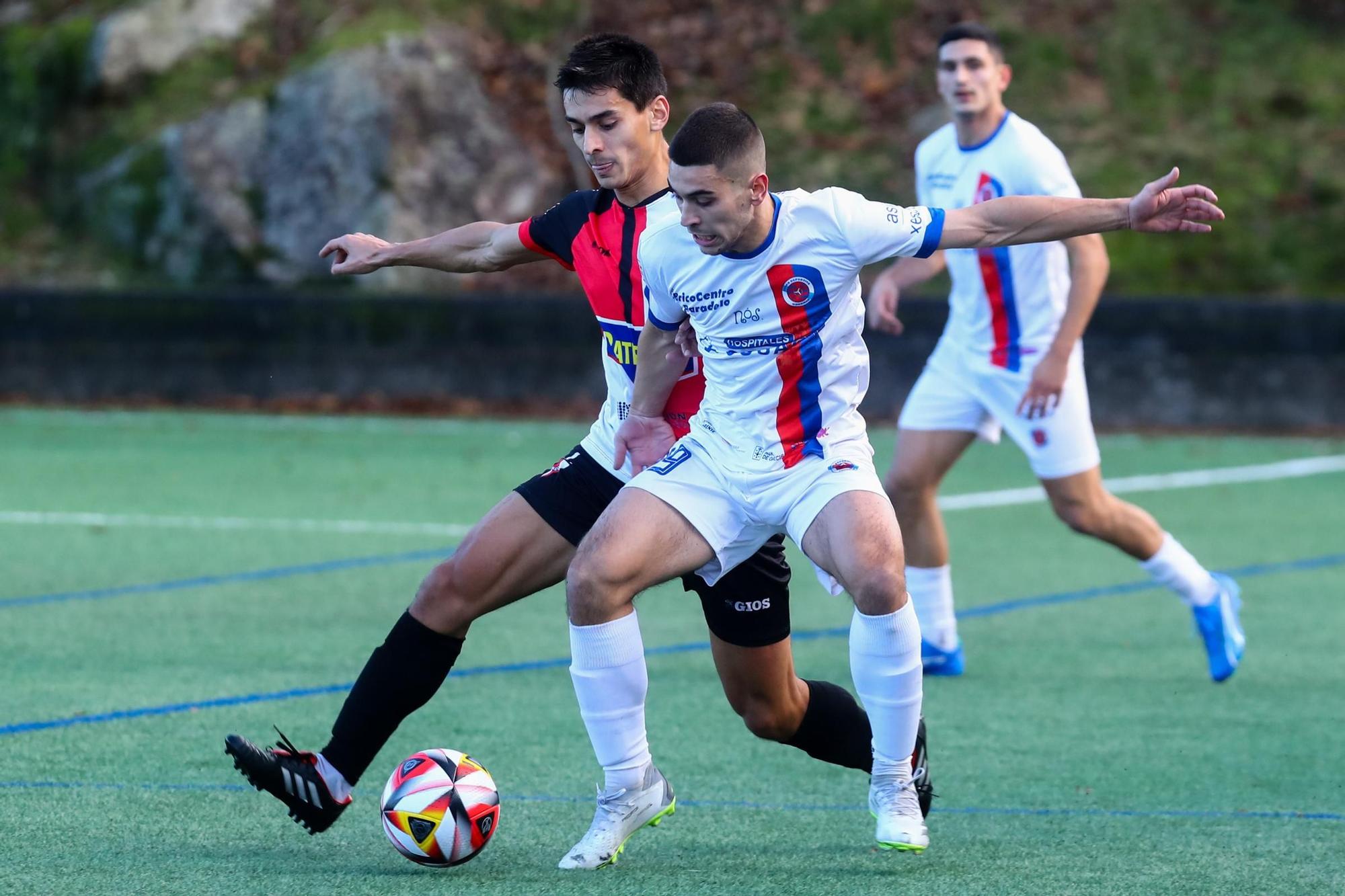 Las mejores imágenes de la victoria del Arosa ante la Unión Deportiva Ourense (1-0)