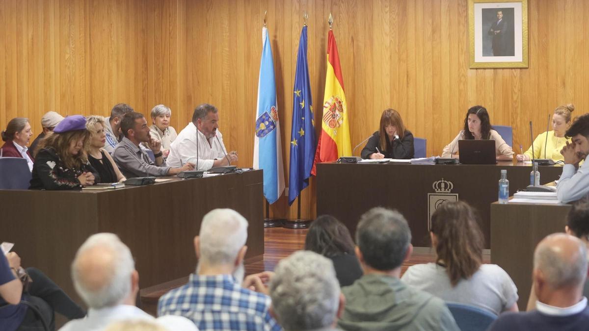 María Pan pierde la cuestión de confianza en Cambre por el rechazo de PSOE, PP y BNG