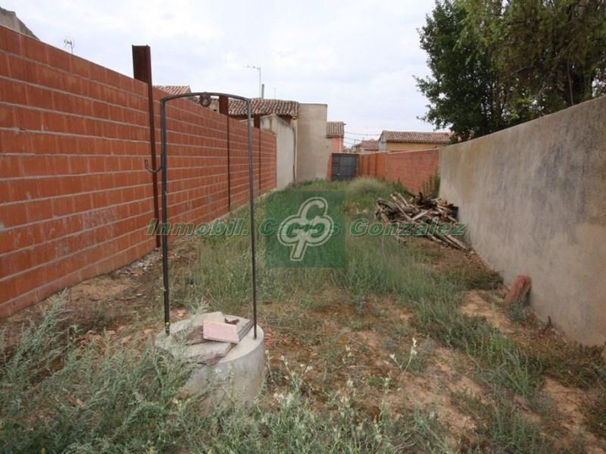 Casa en Villanueva del Campo con patio.