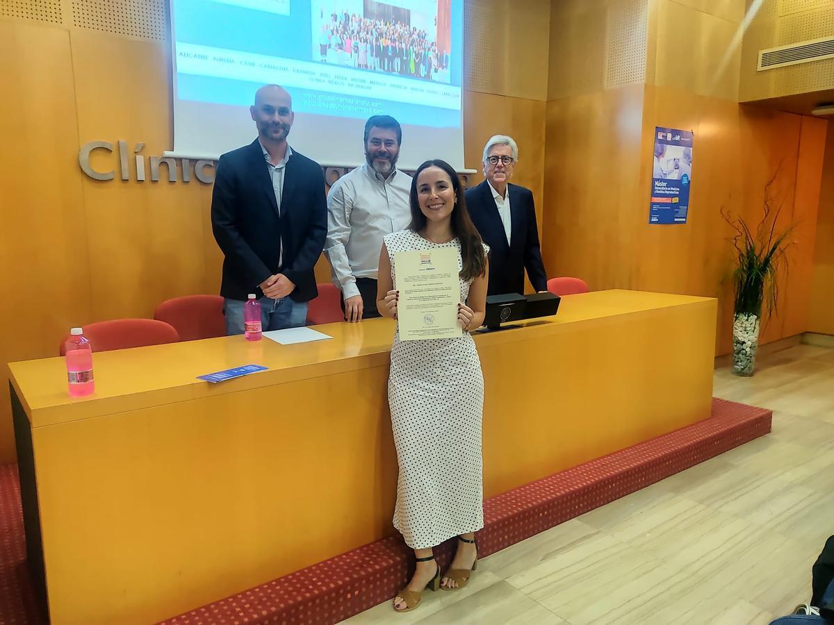 Elvira Gómez Martínez, premiada por la Fundación Asisa.