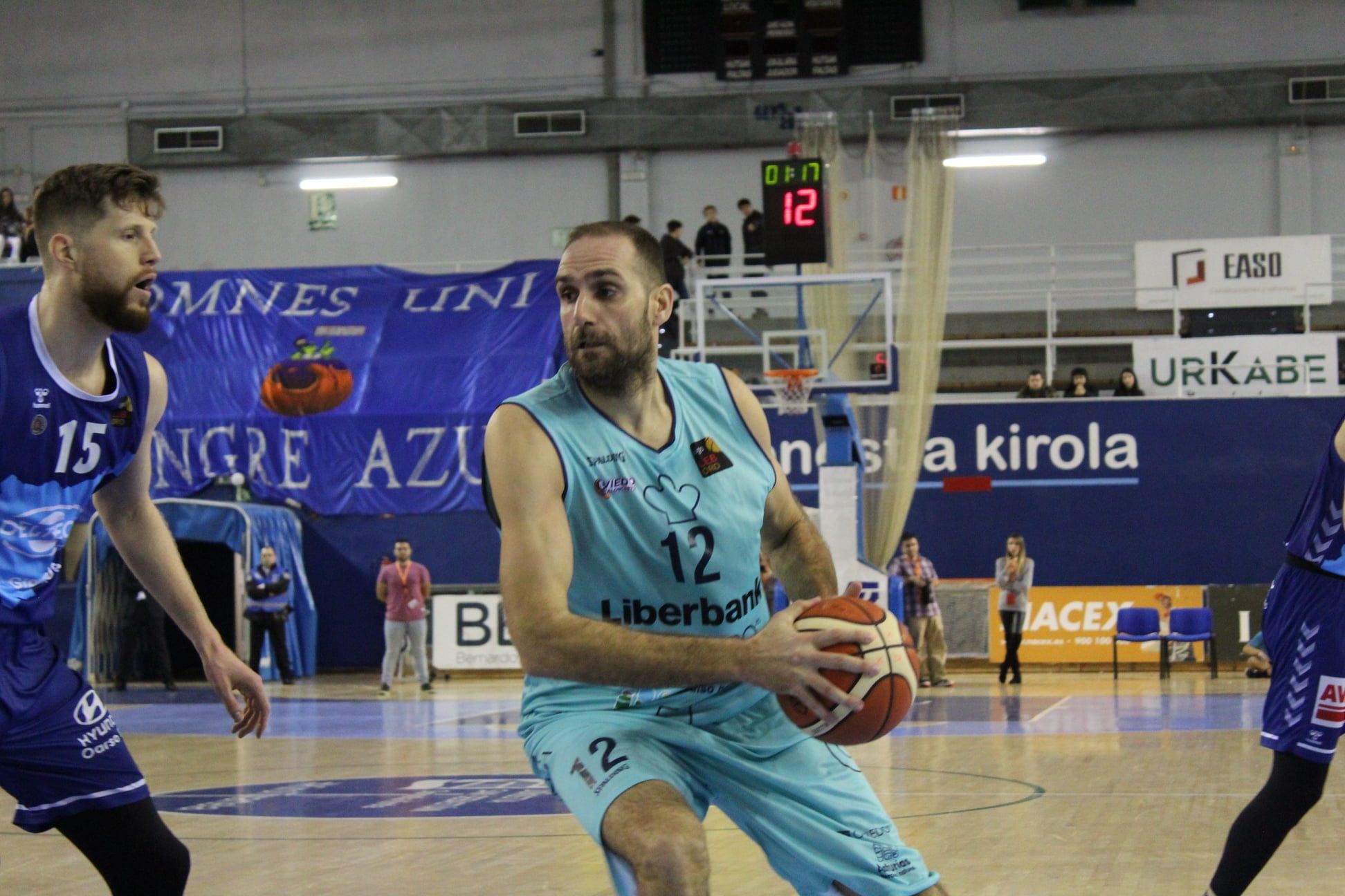 Oliver Arteaga con el Liberbank Oviedo Baloncesto