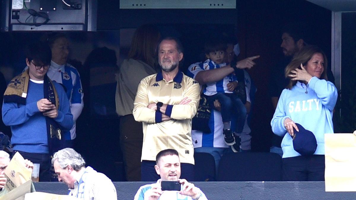 Juan Carlos Escotet, presidente del Deportivo, durante el partido ante el Granada