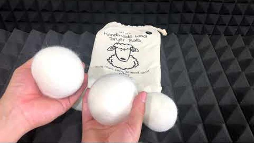 Meter pelotas de lana en la secadora: el secreto simple pero efectivo que cada vez hace más gente