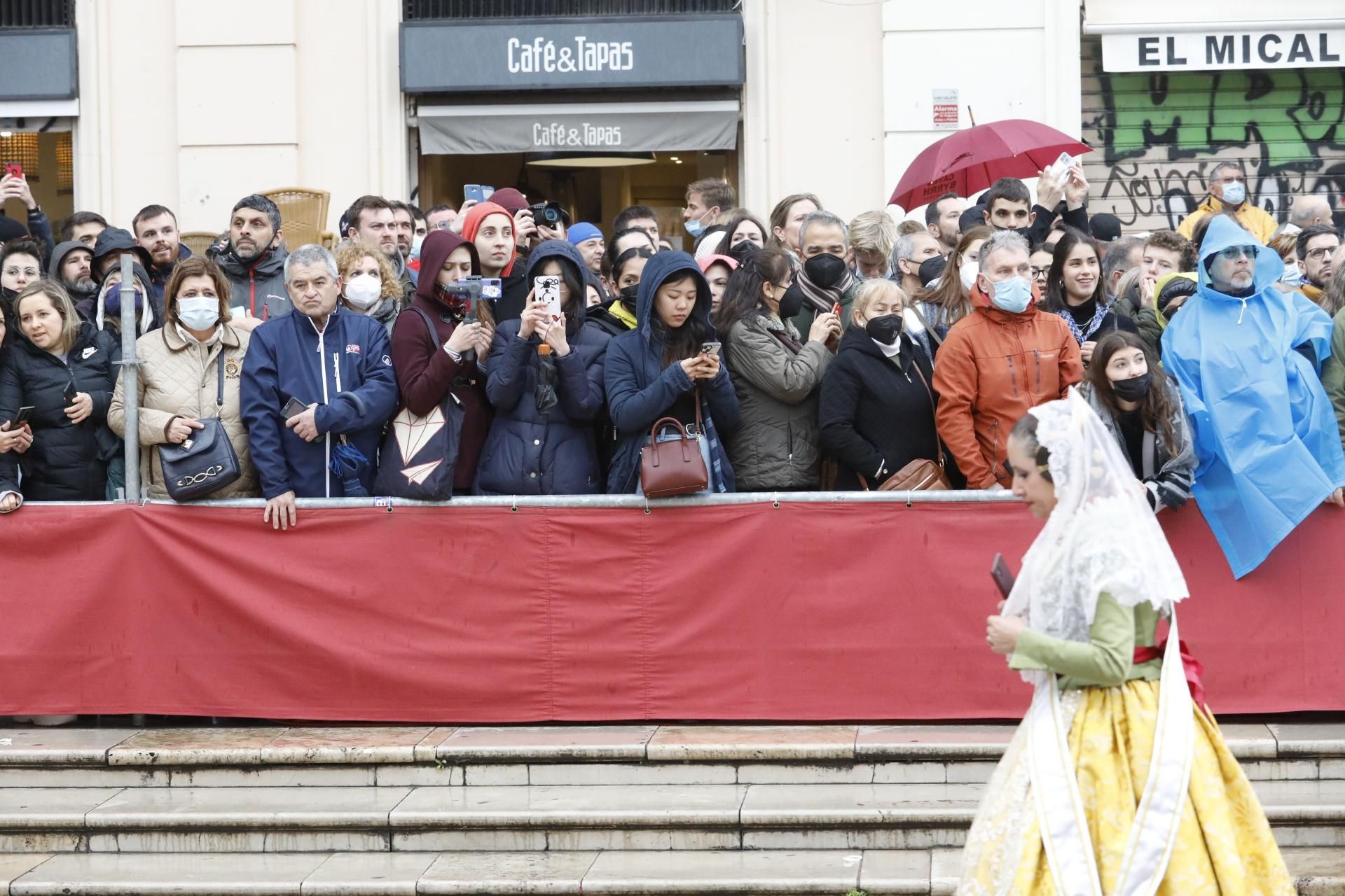 Búscate en el primer día de Ofrenda por la calle Quart (entre las 15.30 y las 17.00 horas)