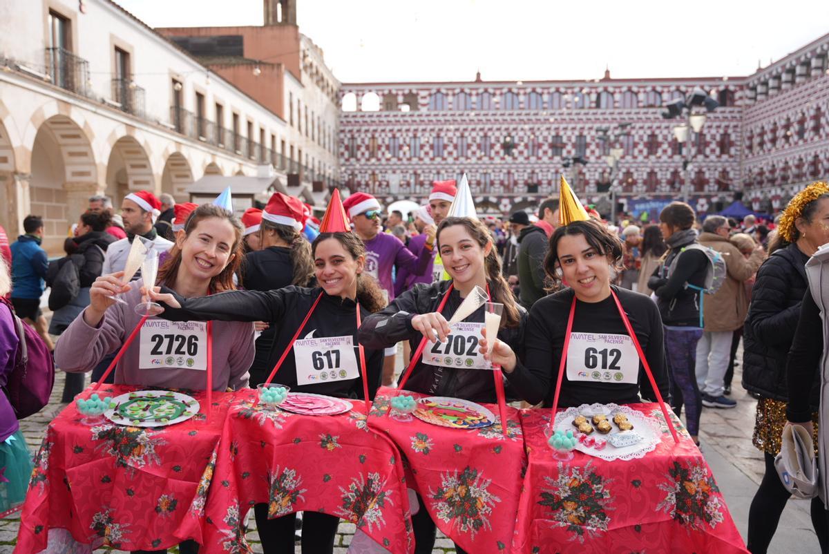 FOTOGALERÍA | Los mejores disfraces de la San Silvestre de Badajoz, en imágenes