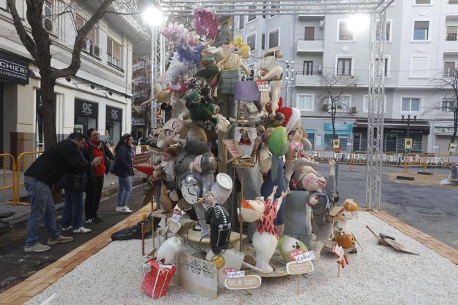 Contempla la falla infantil de Císcar-Burriana