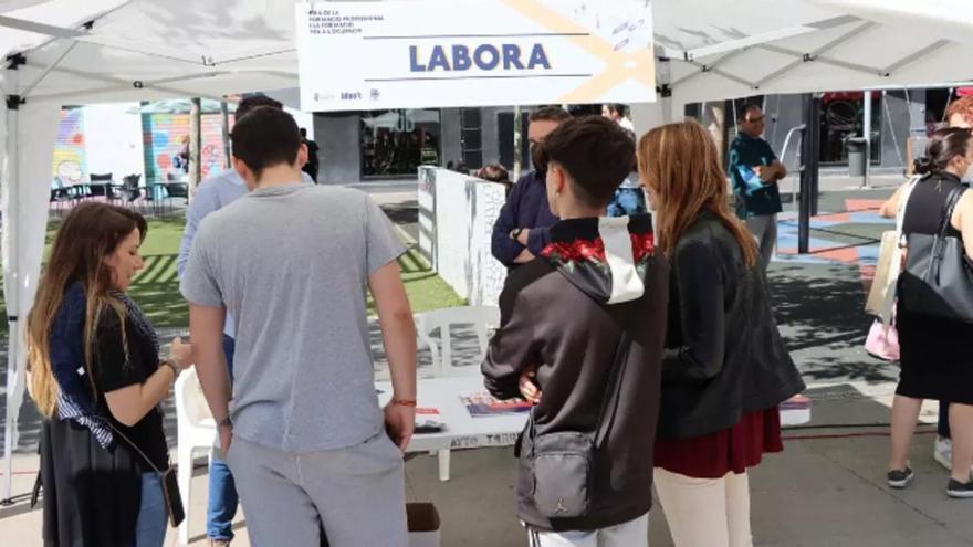 Un abanico de titulaciones de formación profesional en la III Feria de Torrent