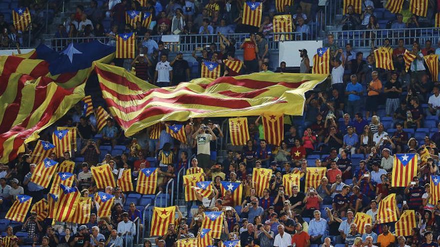 El Camp Nou torna a mostrar estelades en resposta a les sancions de la UEFA