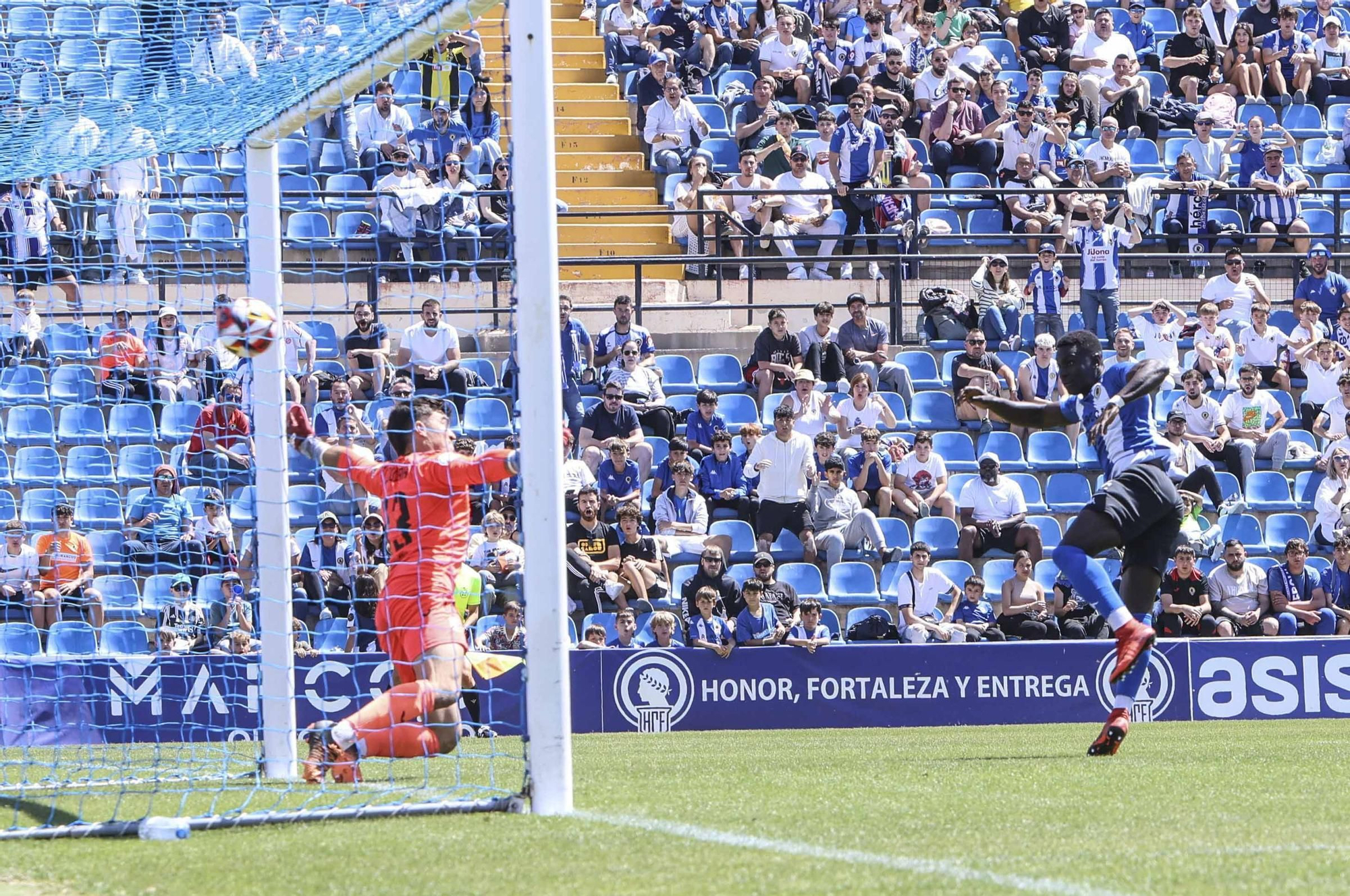 Las imágenes del Hércules CF- Peña Deportiva (5-1)
