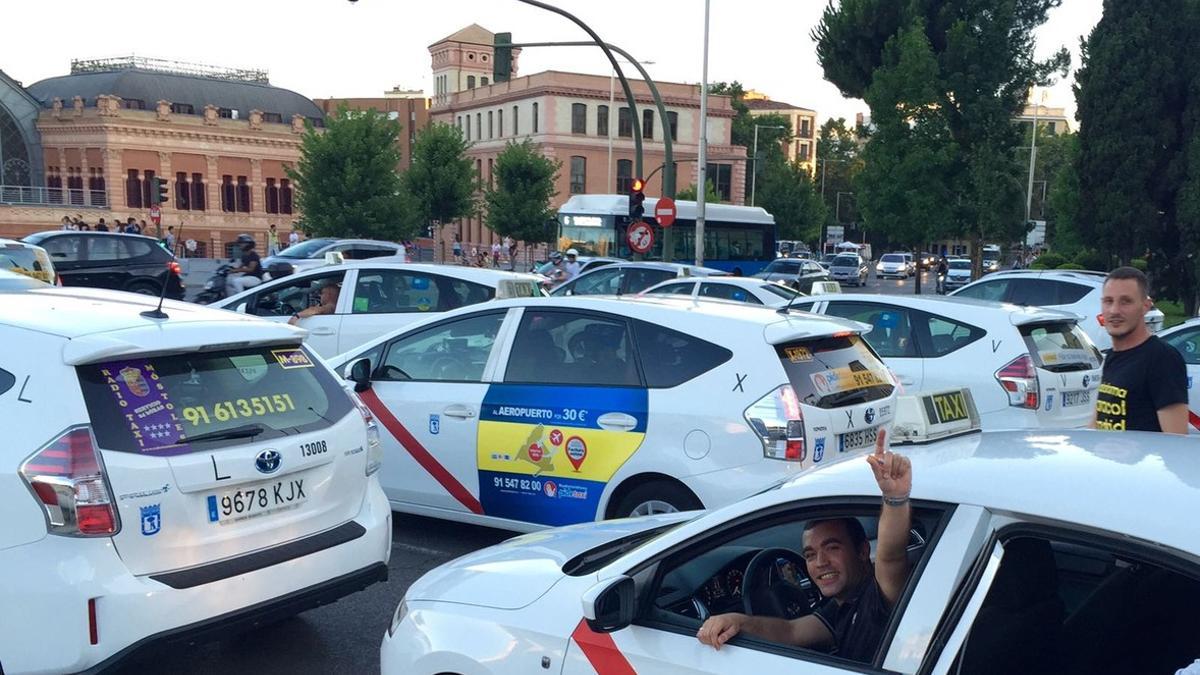 taxistas-en-glorieta-carlos-v