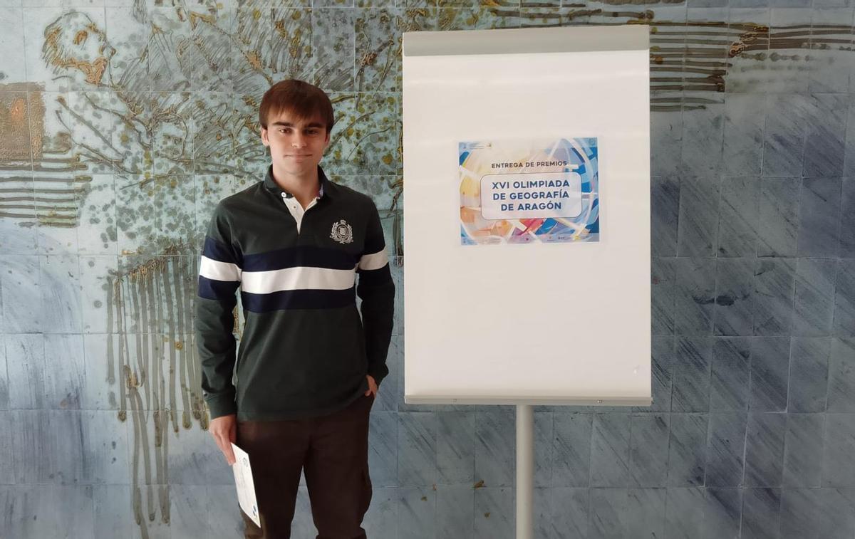 El aragonés David Vasco, cuando fue proclamado uno de los ganadores de la Olimpiada de Geografía de Aragón.