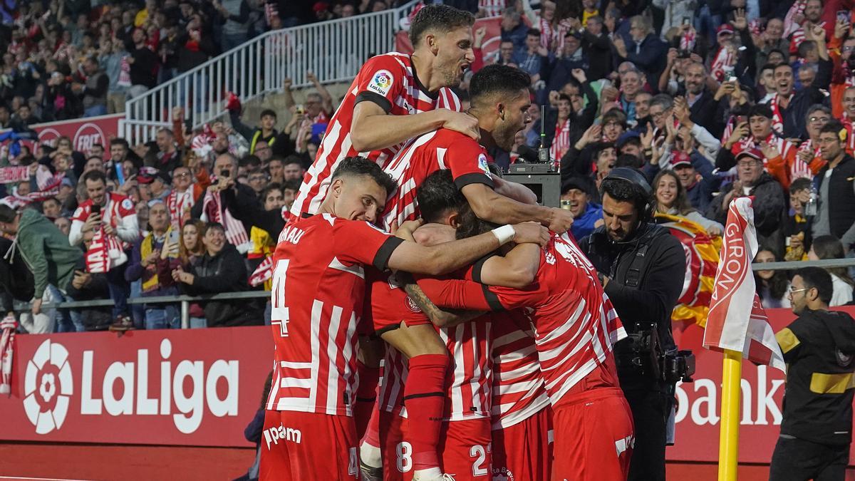 Els jugadors del Girona celebren un gol a Montilivi