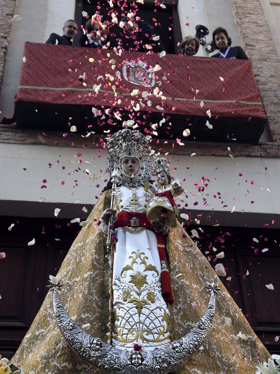 Murcia despide a la Fuensanta con flores y emoción