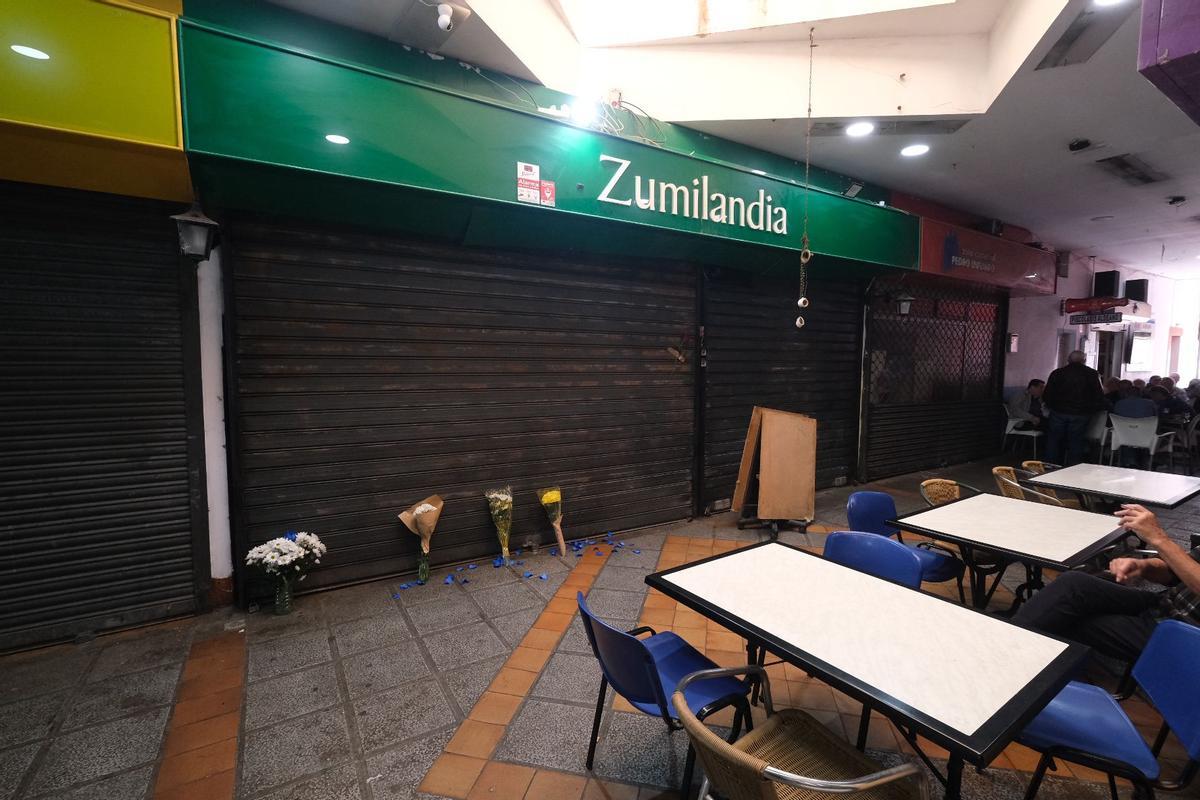 Flores para Vicente, el empresario apuñalado tras salir de su bar en Schamann