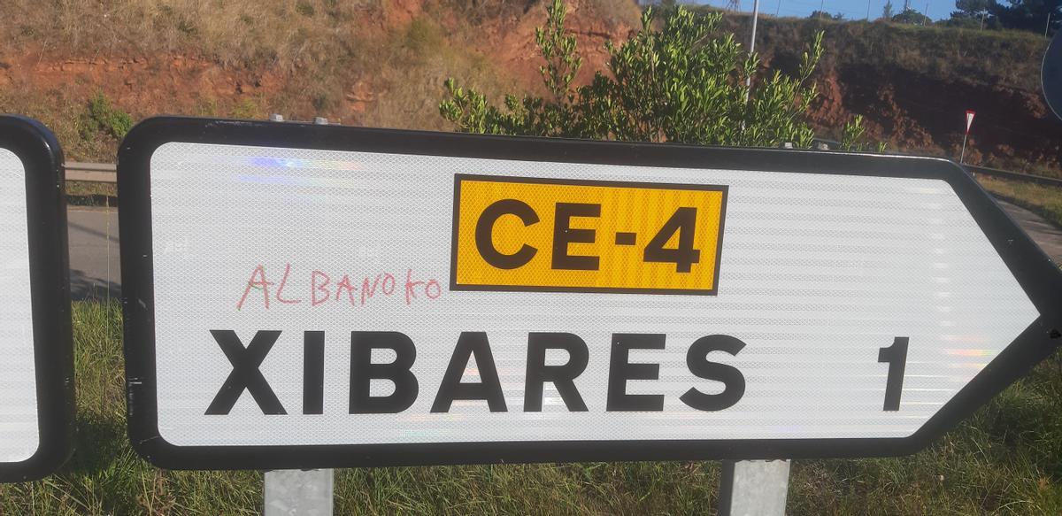 "Albanoko Xibares", un tunéu de cartelos fechu por BanksyAstur.