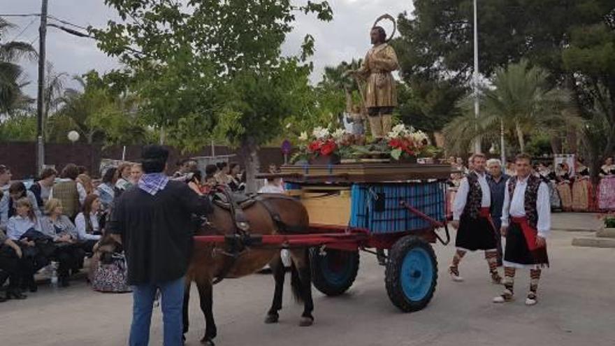 Los vecinos del Camp d&#039;Elx arropan en Algoda a San Isidro en su romería