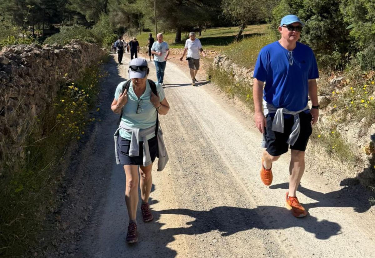 Los excursionistas disfrutaron de un aperitivo con productos ibicencos.