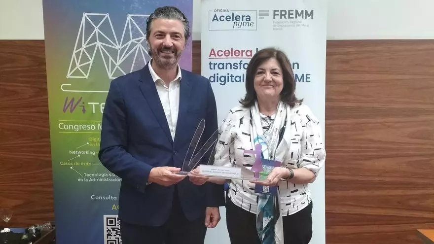Premio a la presidenta  de la UCAM