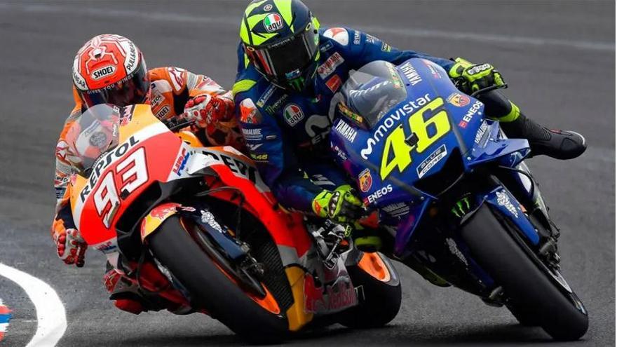 Valentino Rossi no se baja de la moto