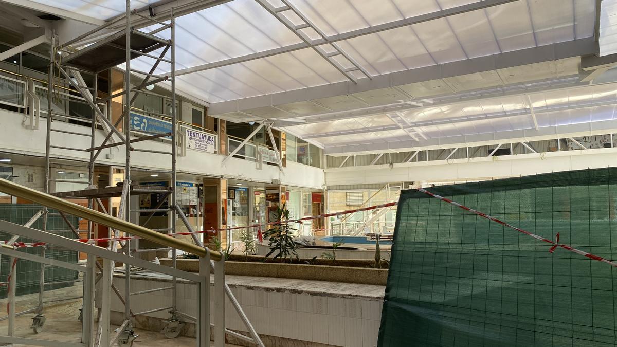 Obras en el Centro Comercial El Descubrimiento en Cáceres.