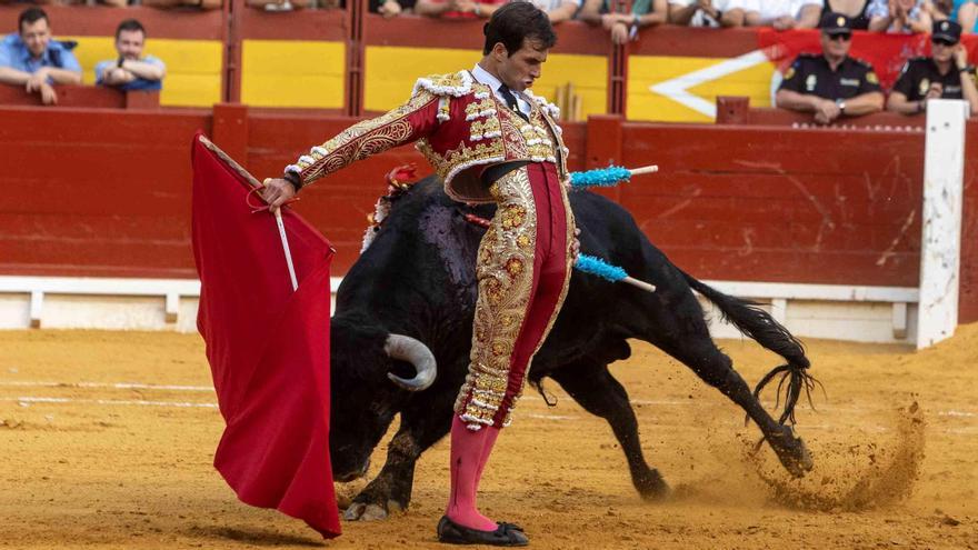 Navalón abre la puerta del triunfo; Marco Pérez corta una oreja y Víctor Hernández deja su sello
