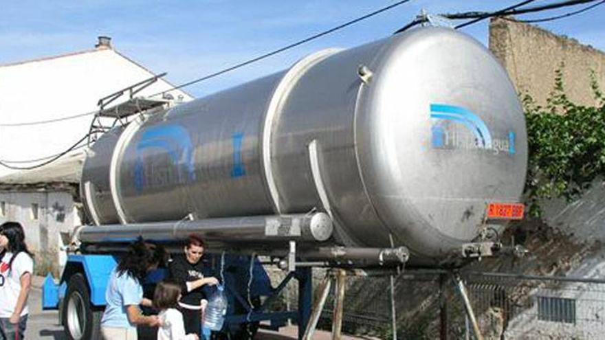 La Consejería de Fomento acuerda el envío de un camión cisterna a Vegas Bajas