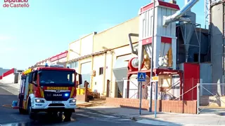 Un incendio afecta a una empresa de procesado de arroz en Segorbe