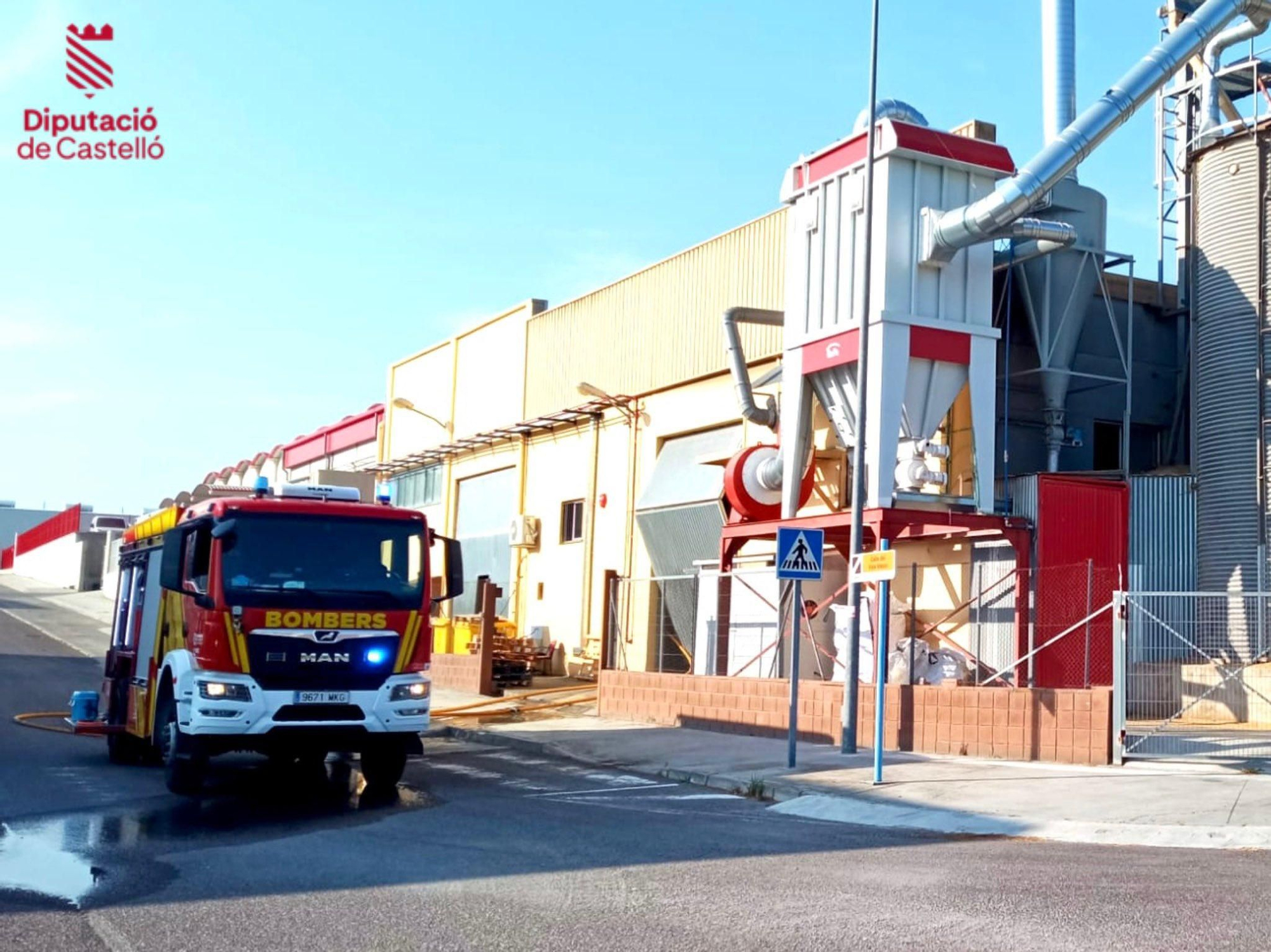 Galería de fotos: Un incendio afecta a una empresa de procesado de arroz en Segorbe