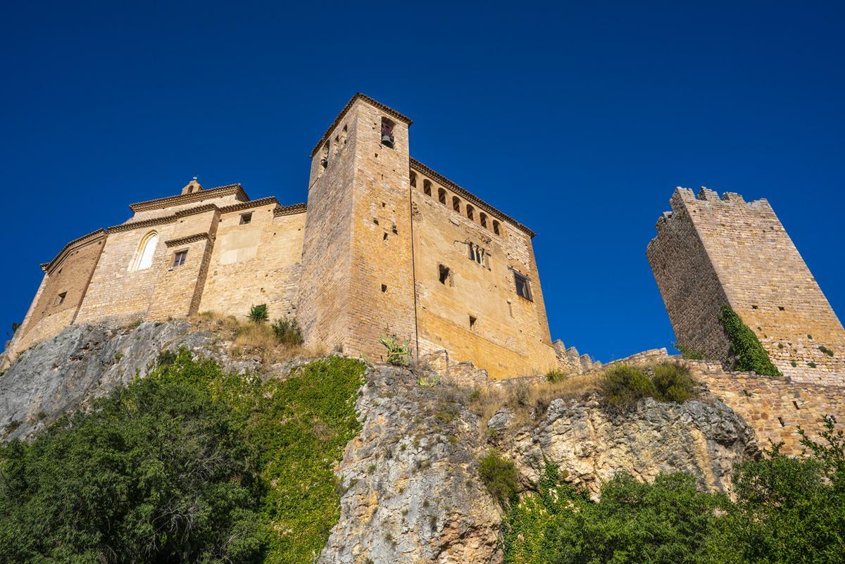 Iglesia de Alquezar Colegiata Santa Maria la Mayor en el Somontano de Barbastro en Huesca de Aragón