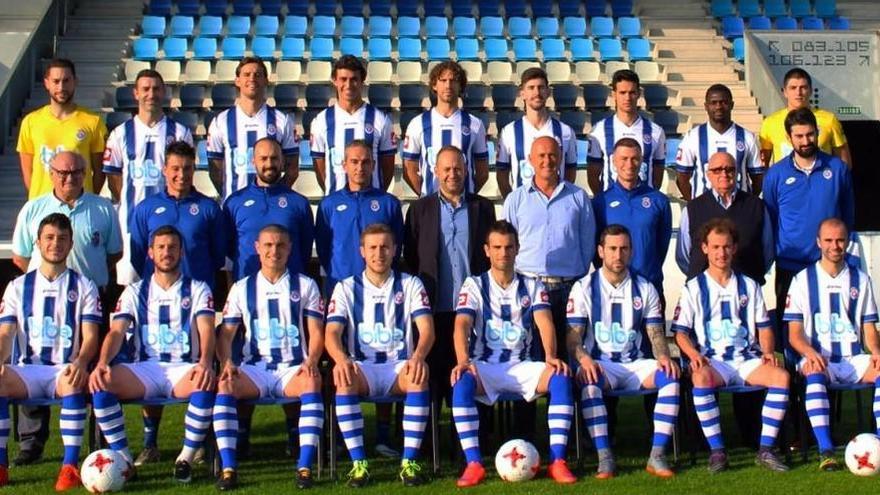 Plantilla de la Gimnástica Torrelavega, campeón de la Tercera división de Cantabria.