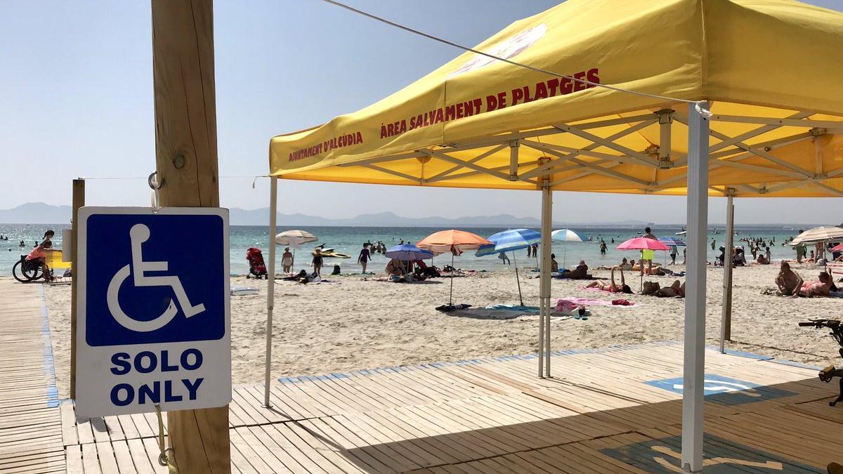 Una imagen de este verano en la playa de Alcúdia.