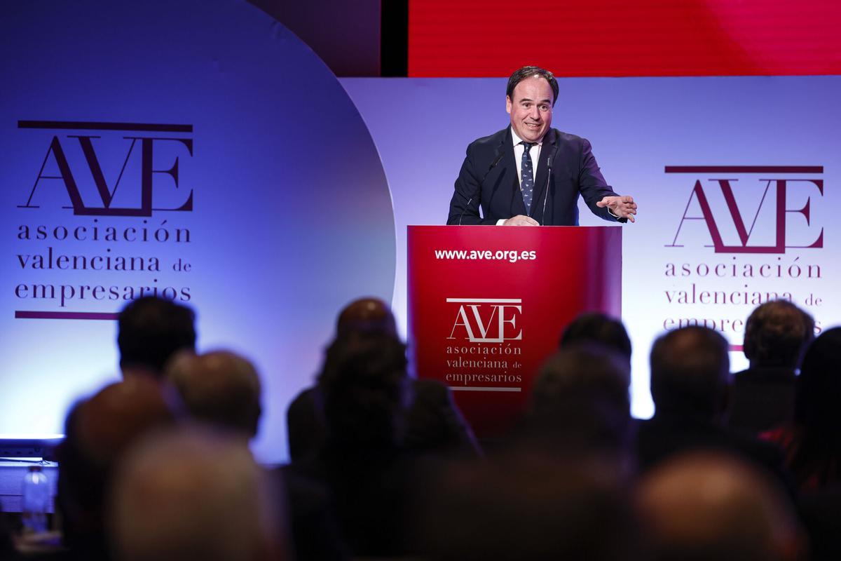 Pérez Llorca, en su discurso de clausura de la asamblea general de AVE.