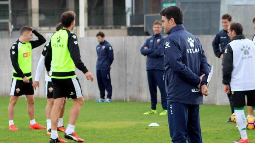 Alberto Toril, esta mañana, durante el entrenamiento en el campo anexo