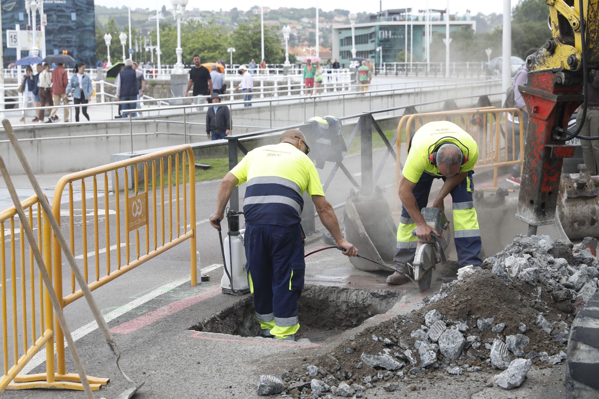 En imágenes: comienza la obra de desmantelamiento del "cascayu" en Gijón