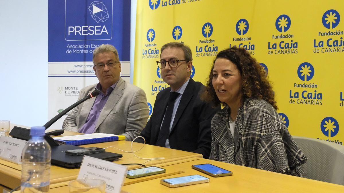 De izquierda a derecha, Fernando Fernández, Ramón Alba e Irene Suárez.