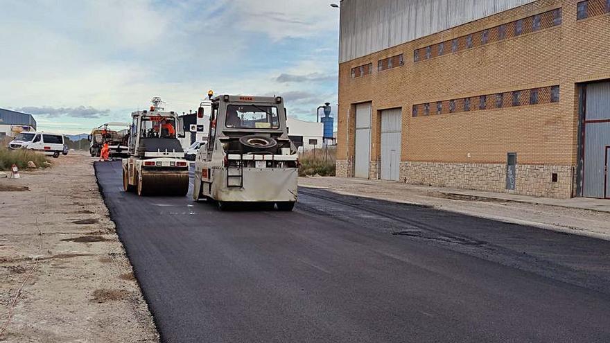 Obras de mejora en el polígono industrial de Quart. | A. Q.