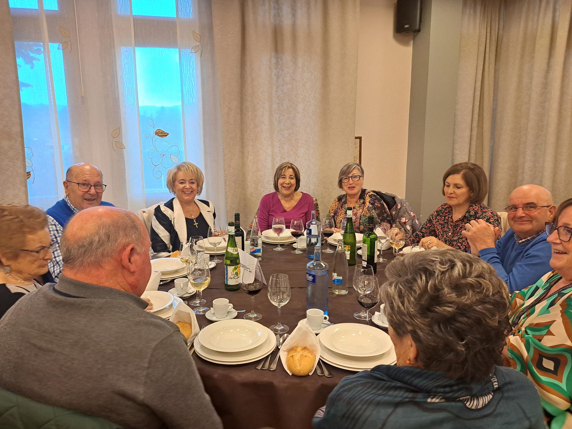 Comida pensionistas de Nava