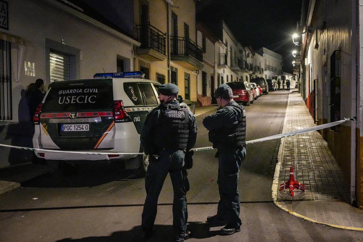 Fotogalería | El despliegue de la UCO en Hornachos, en imágenes